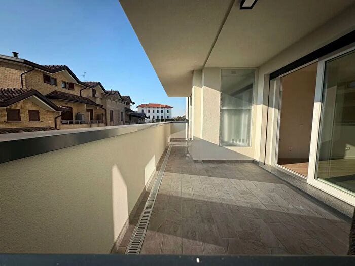 Appartamento trilocale in vendita in Via Ferrara, Meda