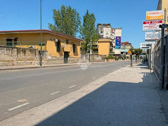 Appartamento quadrilocale in vendita in Via Lazio, Napoli