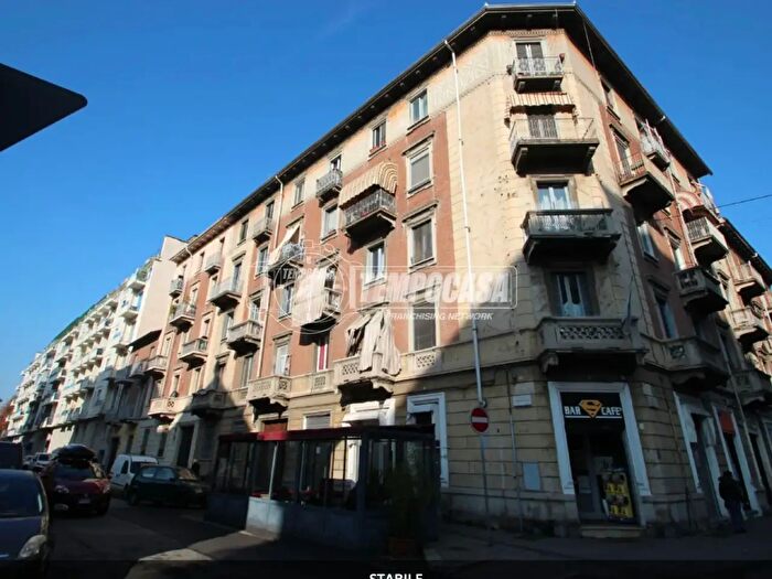 Appartamento trilocale in vendita in Via Rondissone, Torino