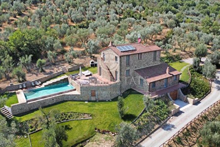 Casa con 6 locali in vendita in Case Sparse Cortona, Cortona