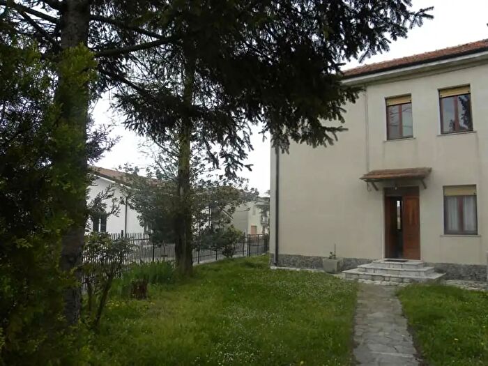 Casa quadrilocale in vendita in Loc Girini Saraffi, Dego