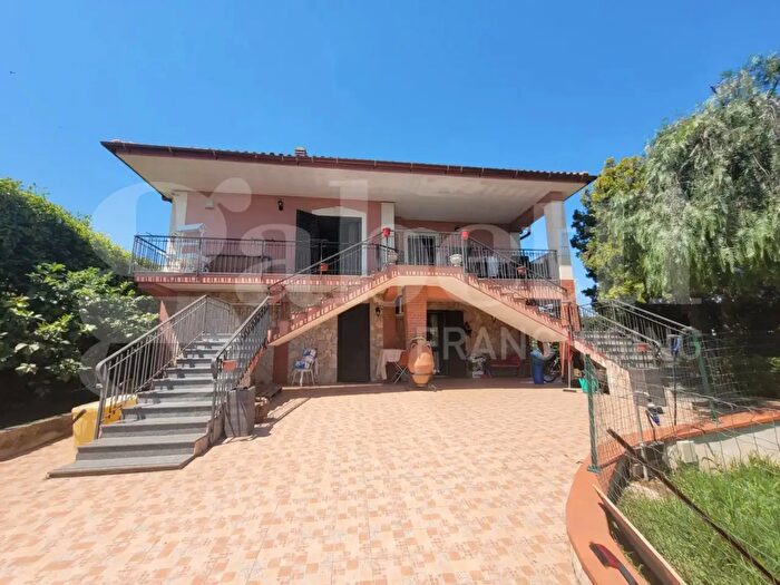 Casa con 5 locali in vendita in Siracusa