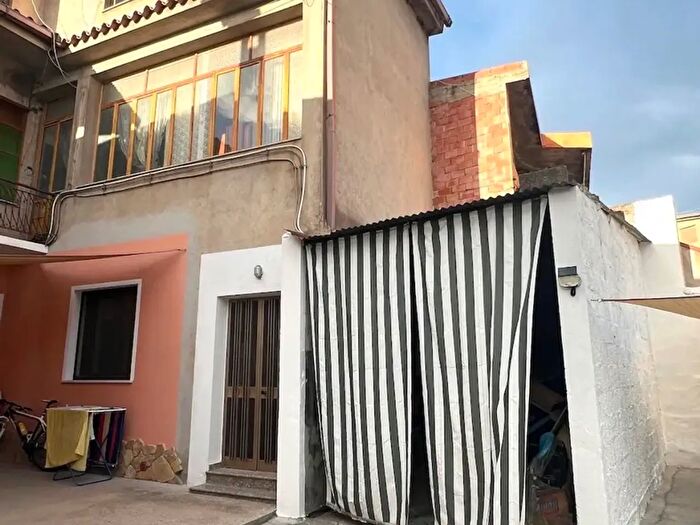 Appartamento con 5 locali in vendita in Via Roma, Villaputzu
