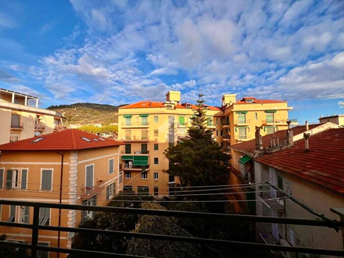 Appartamento bilocale in affitto in Via Santuario, Centro, Finale Ligure