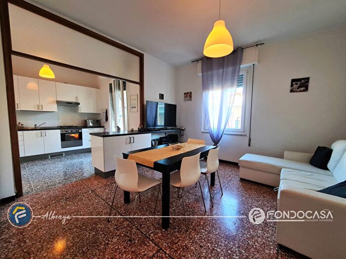 Appartamento con 5 locali in vendita in Via Piave, Albenga