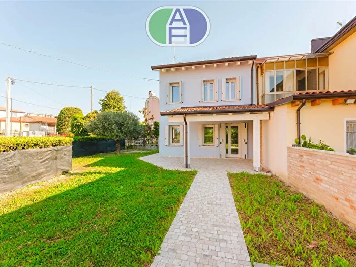 Casa con 5 locali in vendita in Via Castellana, Venezia