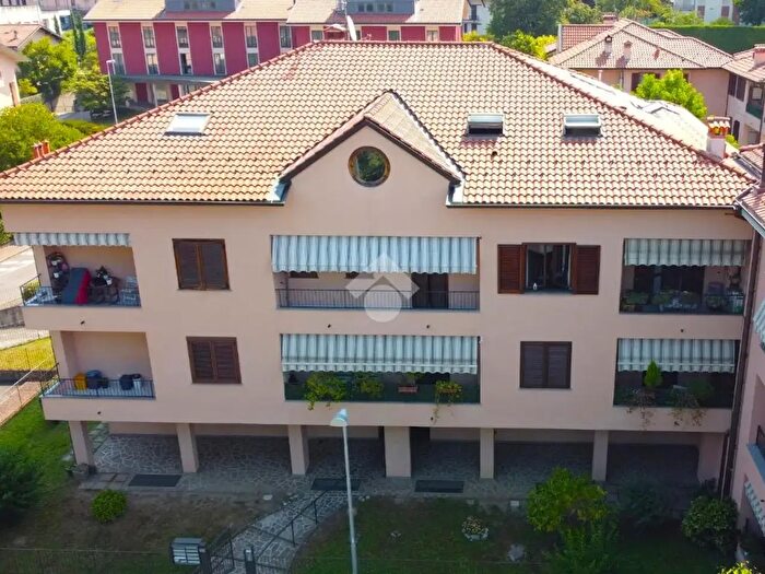 Appartamento trilocale in vendita in Via Don Rinaldo Beretta, Barzano'