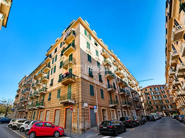 Appartamento quadrilocale in vendita in Via Milano, Savona