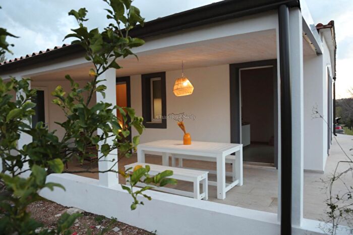 Casa trilocale in vendita in Via Ucca Marina, Ispica