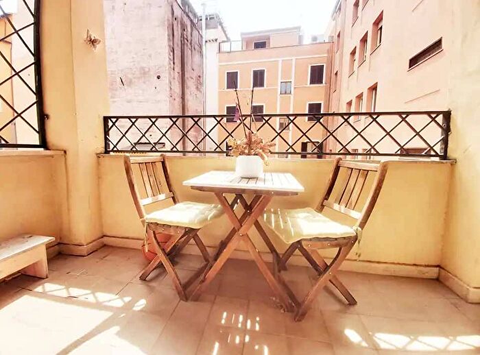 Appartamento trilocale in affitto in Via Paolina, Colle Oppio, Roma