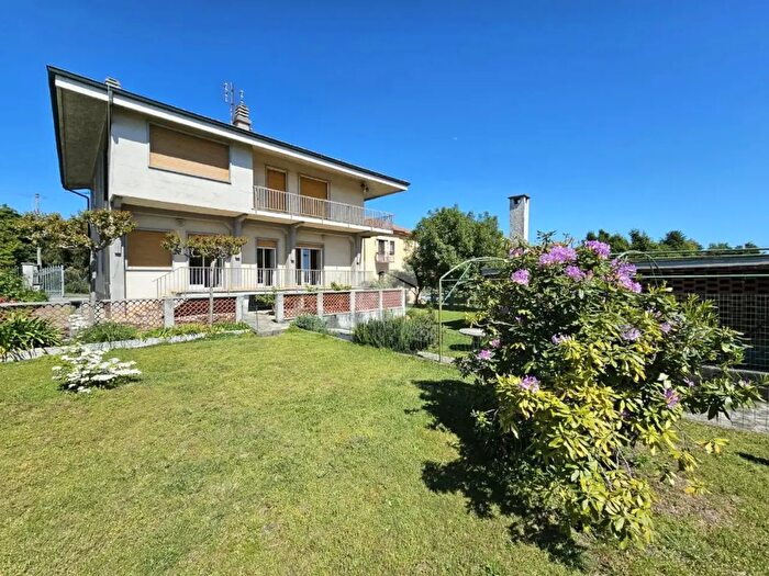 Casa con 8 locali in vendita in Via S Pietro, Caluso