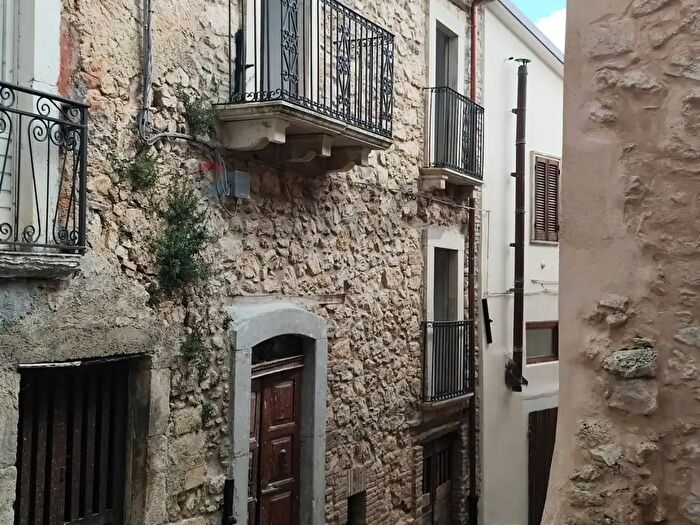 Casa con 6 locali in vendita in Via Trieste, Villa Santa Lucia Degli Abruzzi