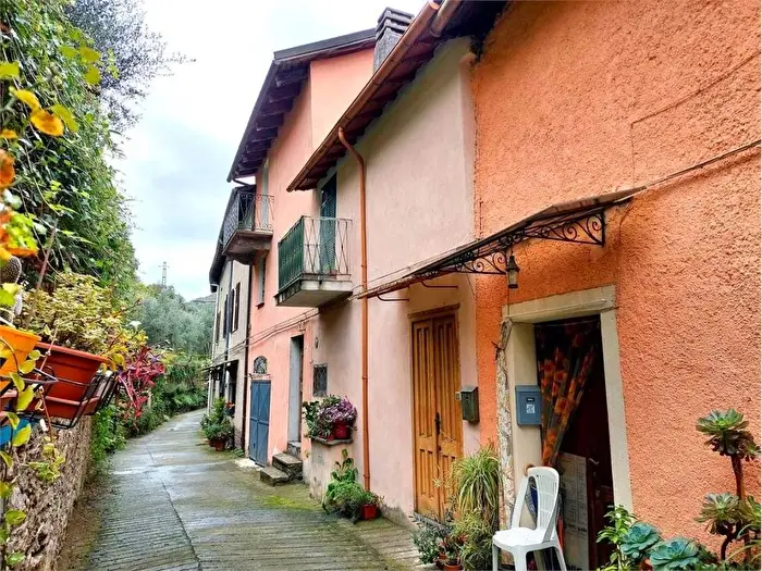 Casa quadrilocale in vendita in Via San Giuseppe, Centro, Pieve di Teco