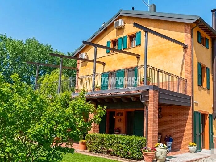 Casa in vendita in Stradello Ponte Ghiotto, Modena