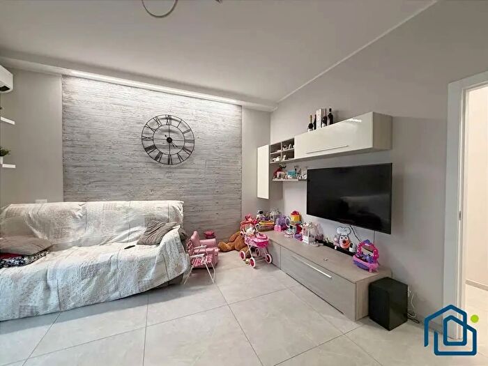 Appartamento trilocale in vendita in Via Novembre, Arluno