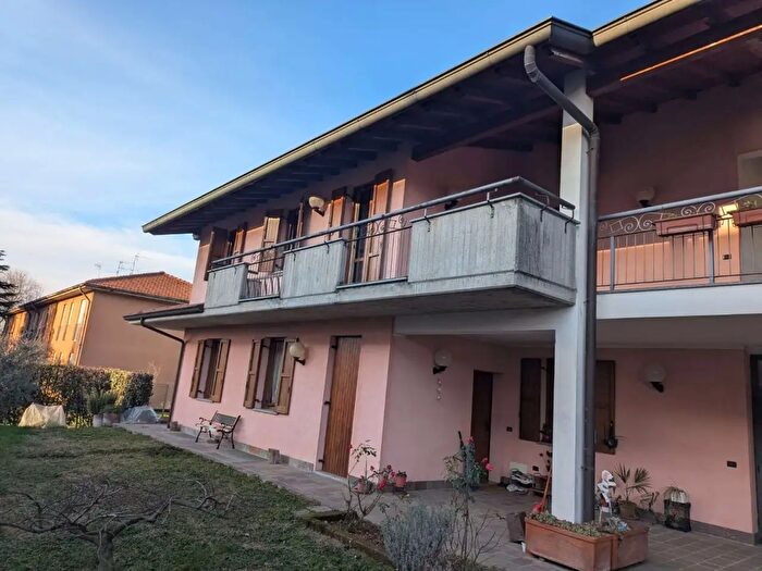 Appartamento quadrilocale in vendita in Via Giovanni Pascoli, Trezzano Rosa