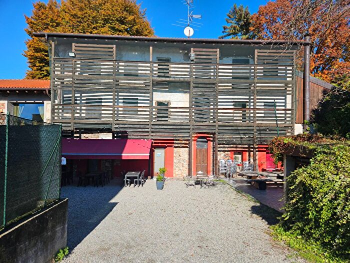 Casa con 10 locali in vendita in Via Sempione, Varallo Pombia