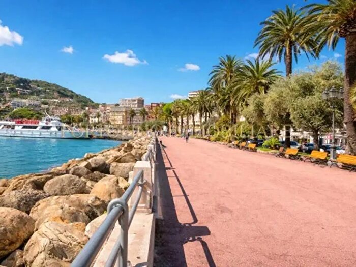 Appartamento bilocale in vendita in Piazza Camillo Benso di Cavour, Rapallo