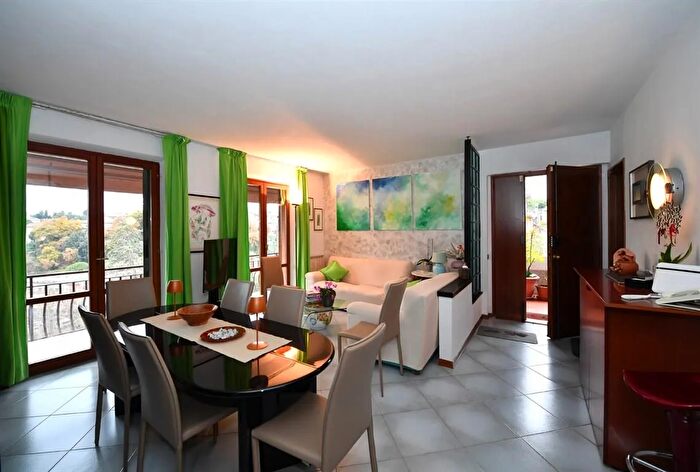 Appartamento con 8 locali in vendita in Siena