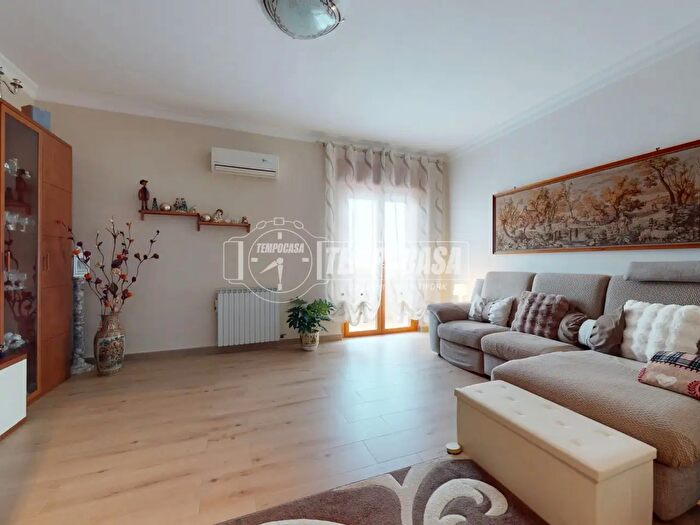 Appartamento trilocale in vendita in Via Pascoli, Casamassima