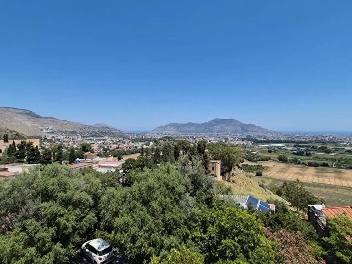 Appartamento con 5 locali in vendita in Via Francesco Baracca, Palermo