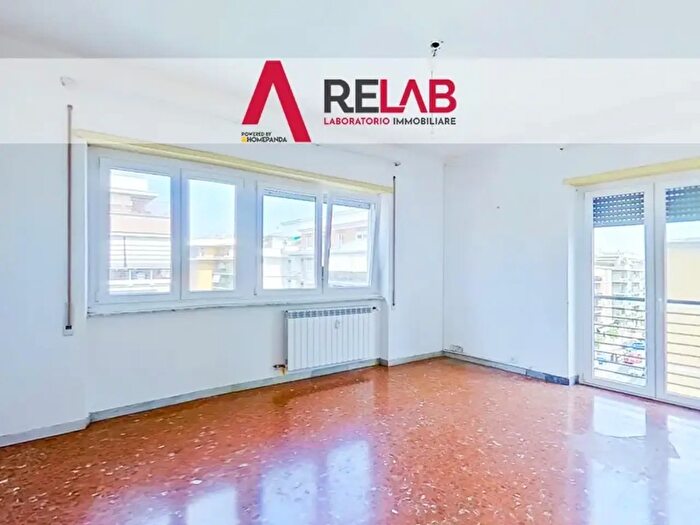 Appartamento trilocale in vendita in Via delle Baleniere a, Roma