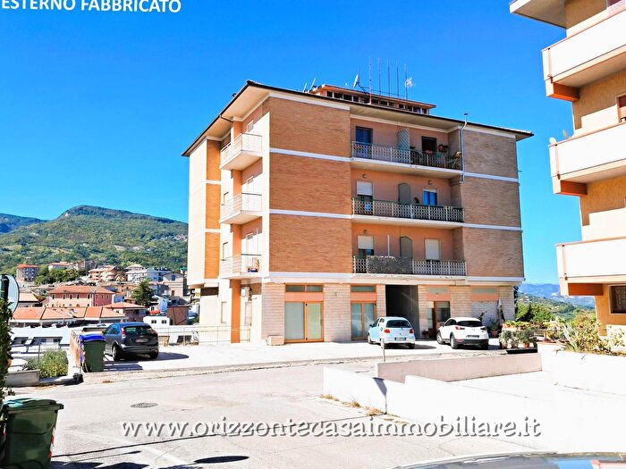 Appartamento con 5 locali in vendita in Folignano