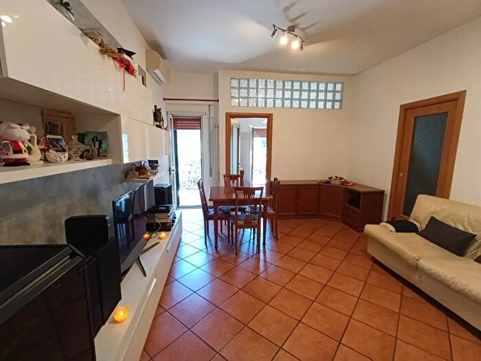 Appartamento trilocale in vendita in Via Ioppolo, Roma