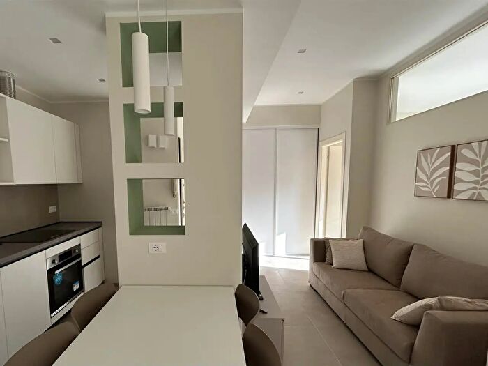 Appartamento trilocale in affitto in Via Soperga, Milano