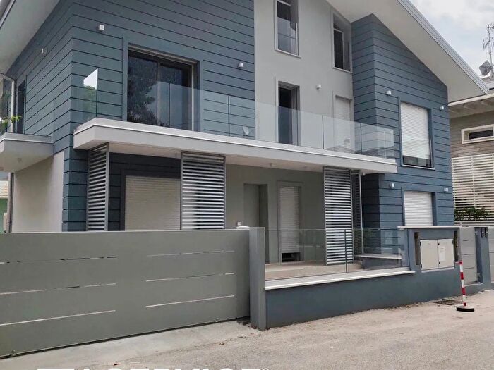 Appartamento quadrilocale in vendita in Vialetto Amerigo Vespucci, Cervia