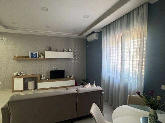Appartamento trilocale in affitto in Via Somma, Centro, Marigliano