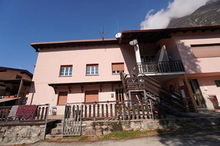 Appartamento trilocale in vendita in Via Nazionale, Samolaco