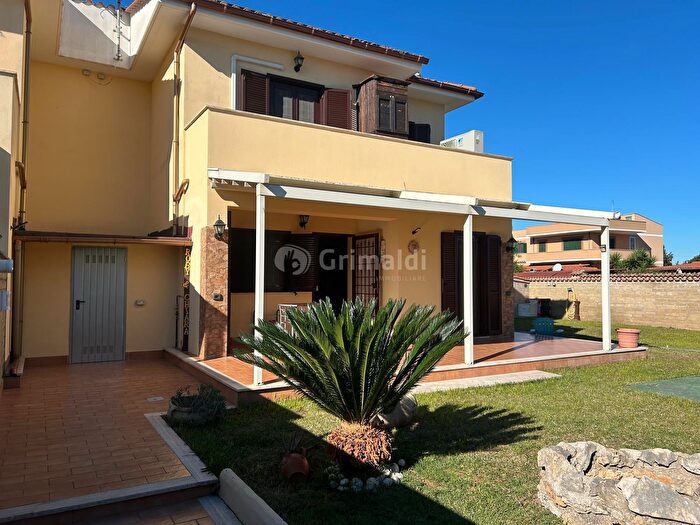 Casa quadrilocale in vendita in Via Lago di Carezza, Nettuno