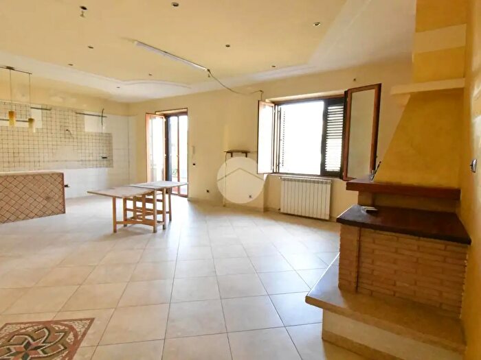 Appartamento quadrilocale in affitto in Via Calabrese, Pollena Trocchia