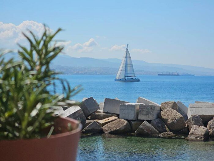 Appartamento trilocale in affitto in Via Marina Ganzirri, Ganzirri, Messina