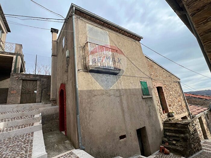 Casa bilocale in vendita in Via San Pietro, Casalciprano