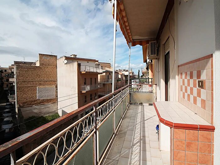 Appartamento trilocale in vendita in Via Palagonia, Bagheria