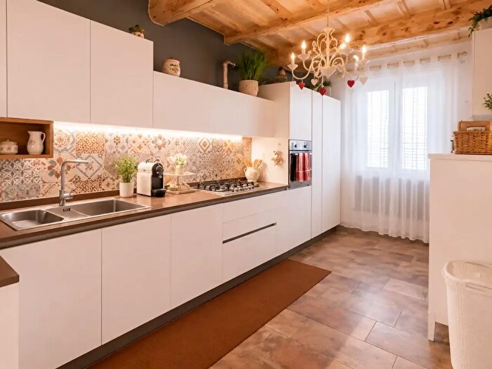 Appartamento con 5 locali in vendita in Colle Di Val D'Elsa