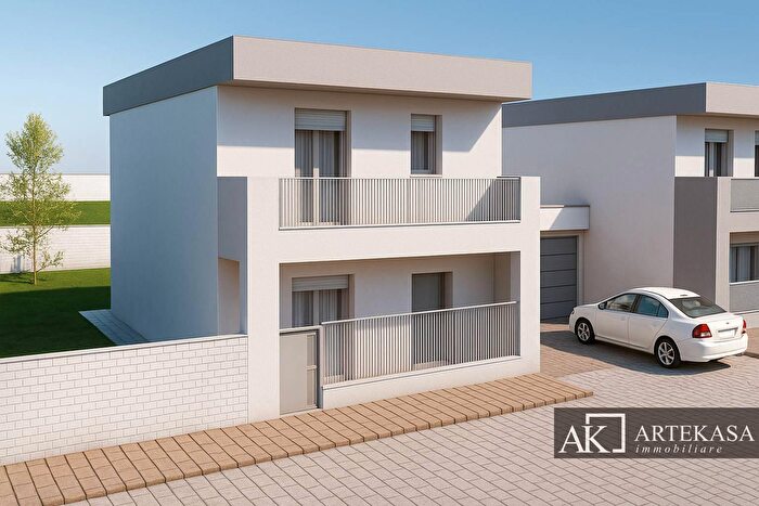 Casa quadrilocale in vendita in Via Dora Baltea, Cameri