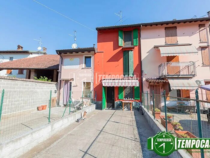 Casa trilocale in vendita in Via Antonio Valcarenghi, Azzanello