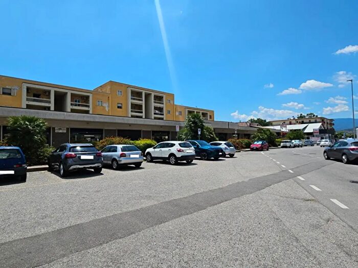 Appartamento trilocale in vendita in Via Garibaldi Snc, Montepaone