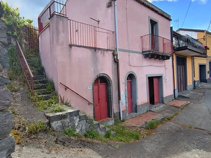 Casa con 5 locali in vendita in Via Catania, Sant'Alfio