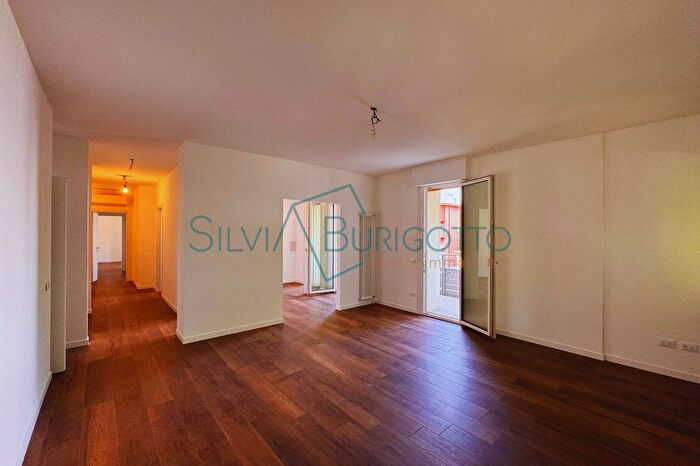 Appartamento con 5 locali in vendita in Viale Garibaldi, Venezia