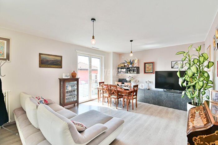 Appartamento quadrilocale in vendita in Via Roma, Albese Con Cassano