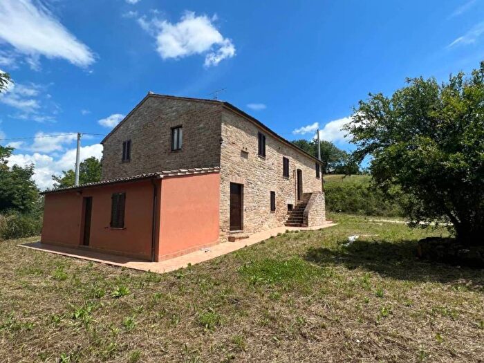 Casa con 6 locali in affitto in Via Madonnina di Loreto, Monteleone di Fermo