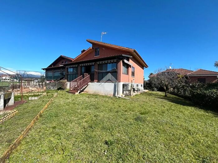 Casa quadrilocale in vendita in Via Vittorio Alfieri, Bruino