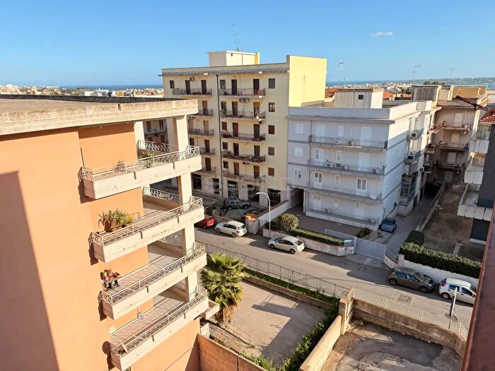 Appartamento trilocale in vendita in Viale Epipoli, Siracusa