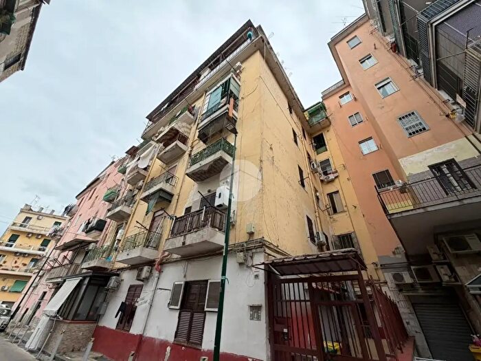 Appartamento bilocale in vendita in Via Francesco Paolo Bozzelli, Napoli