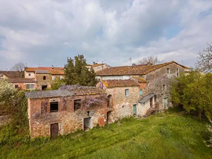 Casa con 6 locali in vendita in Via Corsini, Larciano