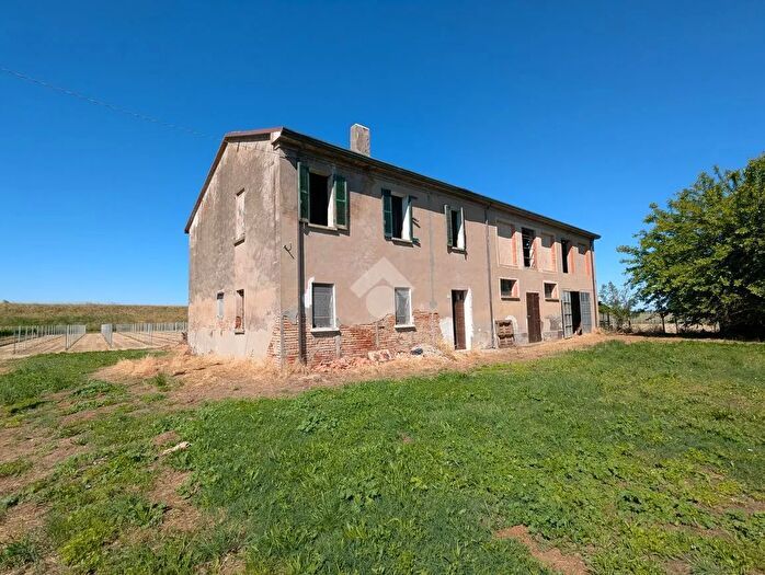 Casa con 8 locali in vendita in Via Carrara Monti, Lugo